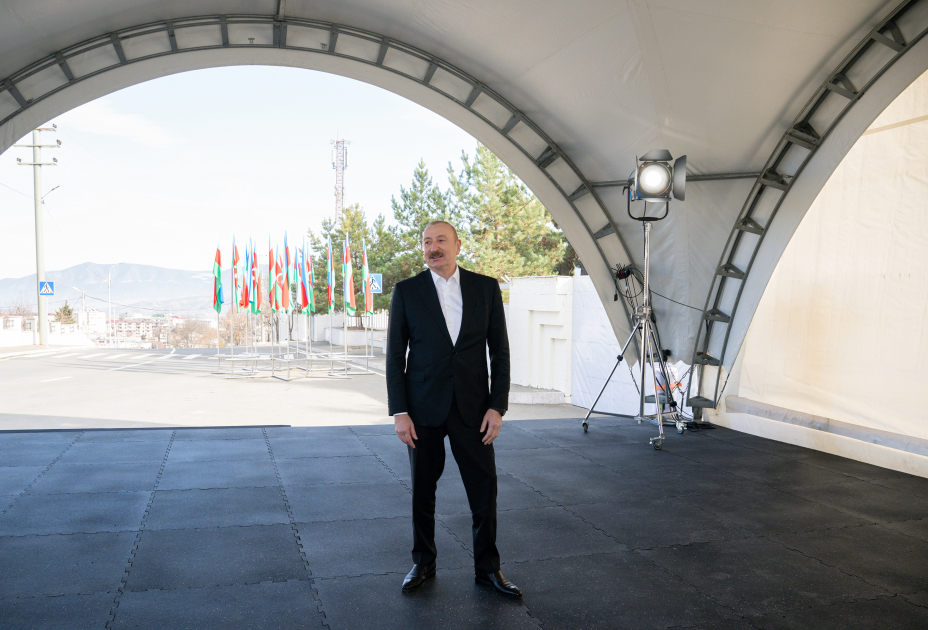 President Ilham Aliyev meets with residents relocated to Karkijahan settlement (PHOTO/VIDEO)