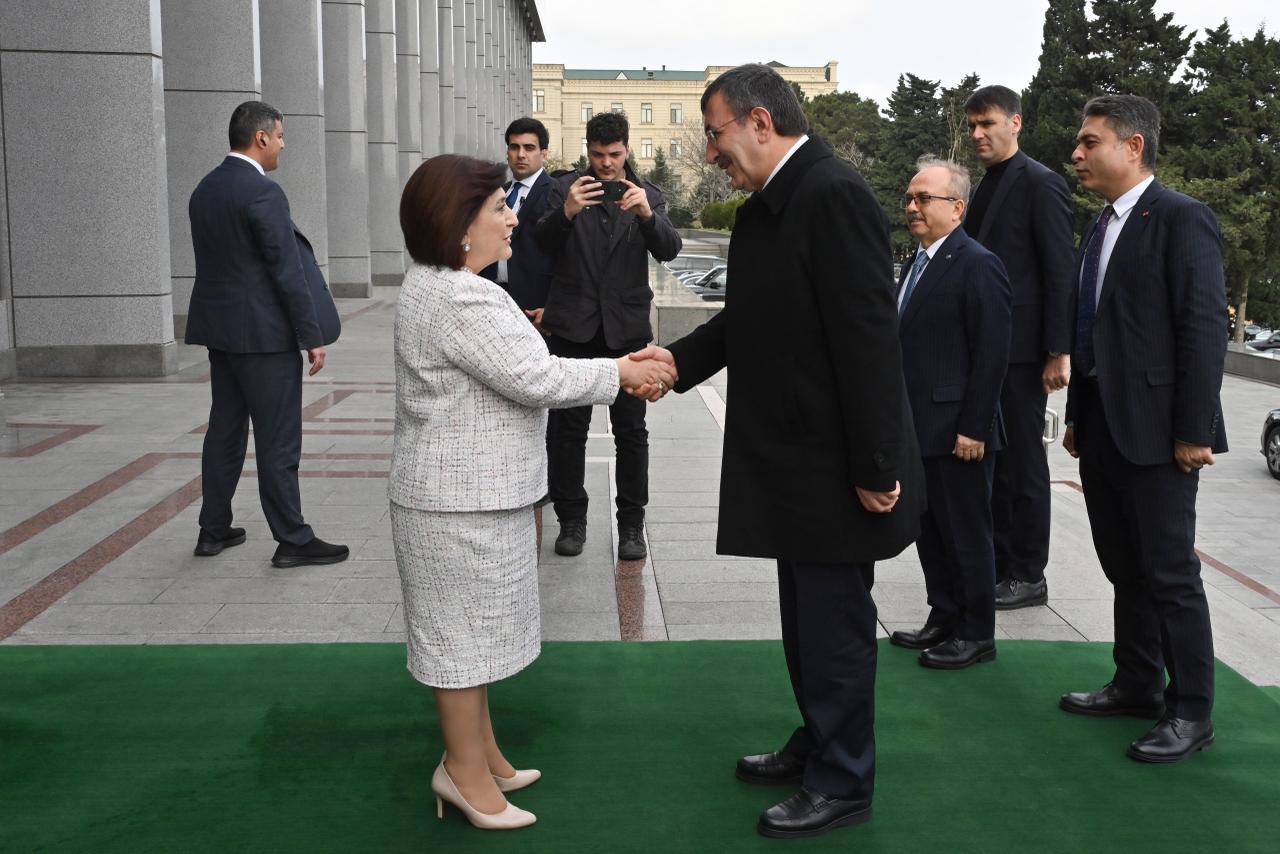 Azerbaijani Parliament speaker meets with Turkish VP