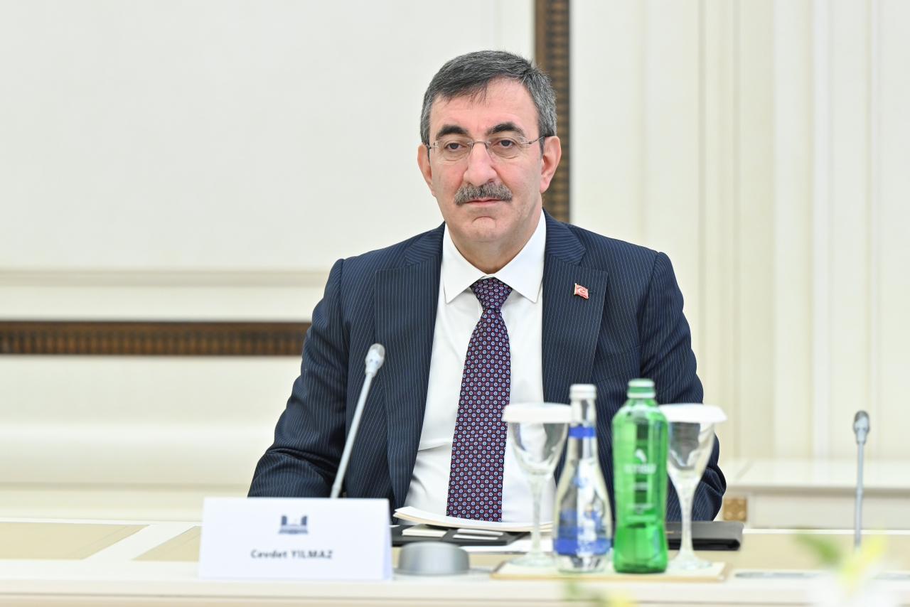Azerbaijani Parliament speaker meets with Turkish VP