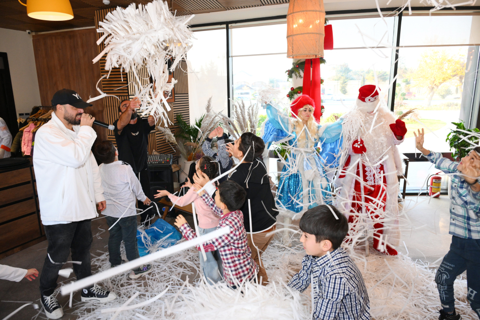 VP of Heydar Aliyev Foundation Leyla Aliyeva attends festivity for children at Central Botanical Garden (PHOTO)
