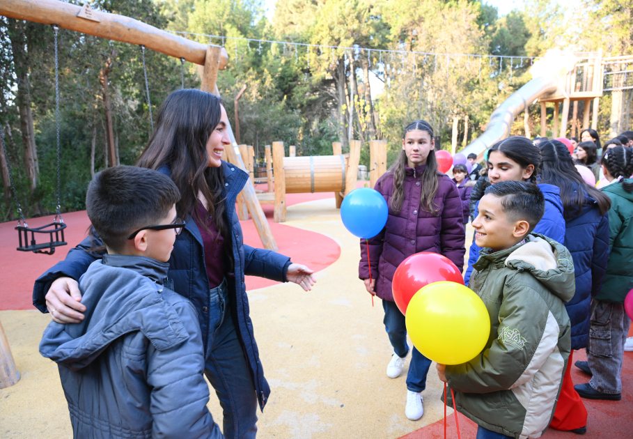 VP of Heydar Aliyev Foundation Leyla Aliyeva attends festivity for children at Central Botanical Garden (PHOTO)