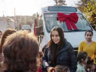 VP of Heydar Aliyev Foundation Leyla Aliyeva, Arzu Aliyeva, and Alena Aliyeva share holiday joy with children at “Clean World” shelter (PHOTO)