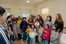 VP of Heydar Aliyev Foundation Leyla Aliyeva, Arzu Aliyeva, and Alena Aliyeva share holiday joy with children at “Clean World” shelter (PHOTO)