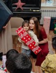 VP of Heydar Aliyev Foundation Leyla Aliyeva, Arzu Aliyeva, and Alena Aliyeva share holiday joy with children at “Clean World” shelter (PHOTO)