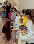 VP of Heydar Aliyev Foundation Leyla Aliyeva, Arzu Aliyeva, and Alena Aliyeva share holiday joy with children at “Clean World” shelter (PHOTO)