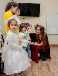 VP of Heydar Aliyev Foundation Leyla Aliyeva, Arzu Aliyeva, and Alena Aliyeva share holiday joy with children at “Clean World” shelter (PHOTO)