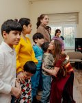 VP of Heydar Aliyev Foundation Leyla Aliyeva, Arzu Aliyeva, and Alena Aliyeva share holiday joy with children at “Clean World” shelter (PHOTO)