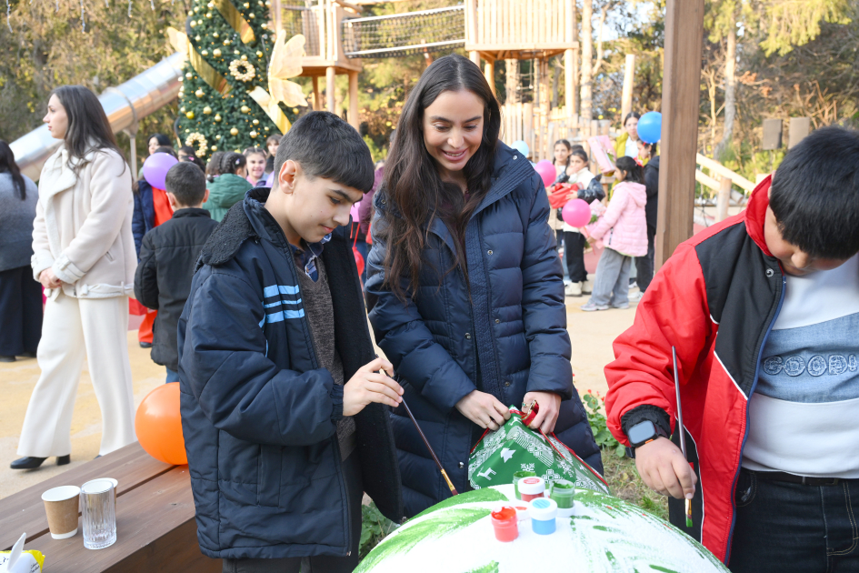 VP of Heydar Aliyev Foundation Leyla Aliyeva attends festivity for children at Central Botanical Garden (PHOTO)