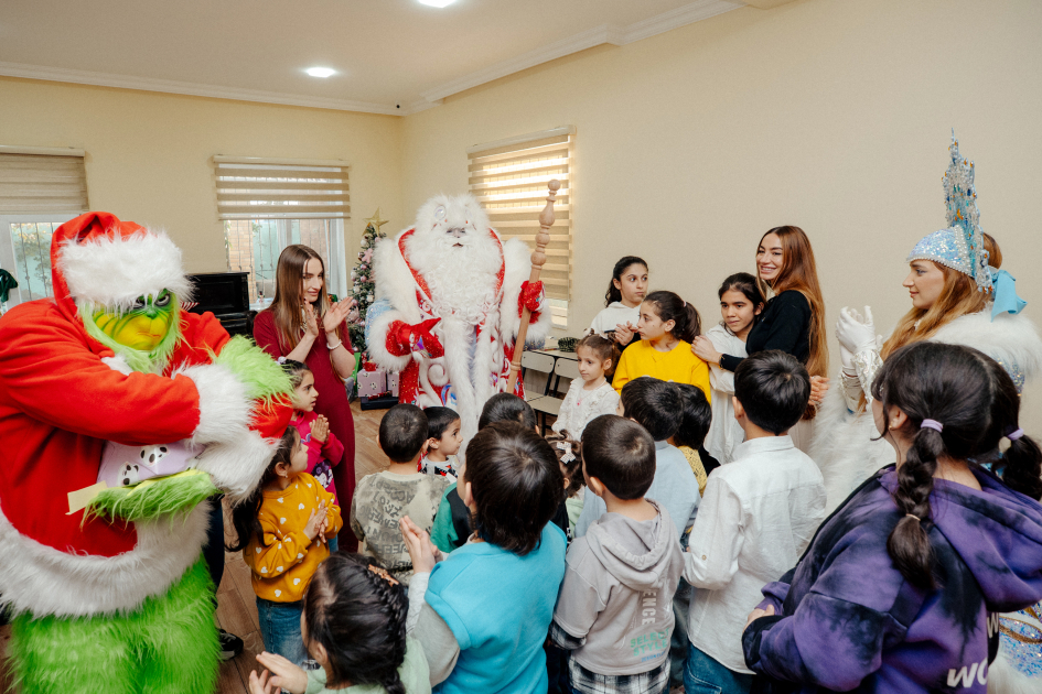 VP of Heydar Aliyev Foundation Leyla Aliyeva, Arzu Aliyeva, and Alena Aliyeva share holiday joy with children at “Clean World” shelter (PHOTO)