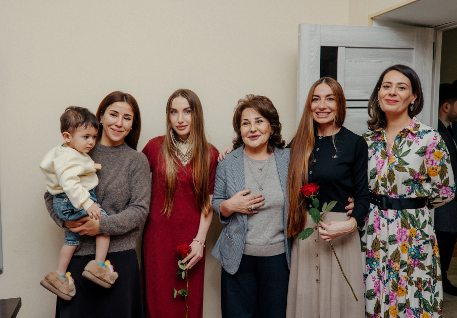VP of Heydar Aliyev Foundation Leyla Aliyeva, Arzu Aliyeva, and Alena Aliyeva share holiday joy with children at “Clean World” shelter (PHOTO)