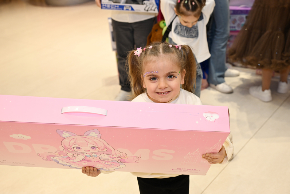 Heydar Aliyev Foundation VP Leyla Aliyeva, Arzu Aliyeva, and Alena Aliyeva attend festive celebration for children (PHOTO)
