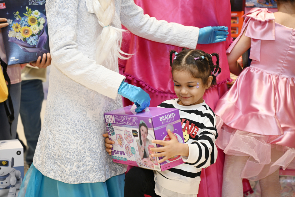 Heydar Aliyev Foundation VP Leyla Aliyeva, Arzu Aliyeva, and Alena Aliyeva attend festive celebration for children (PHOTO)