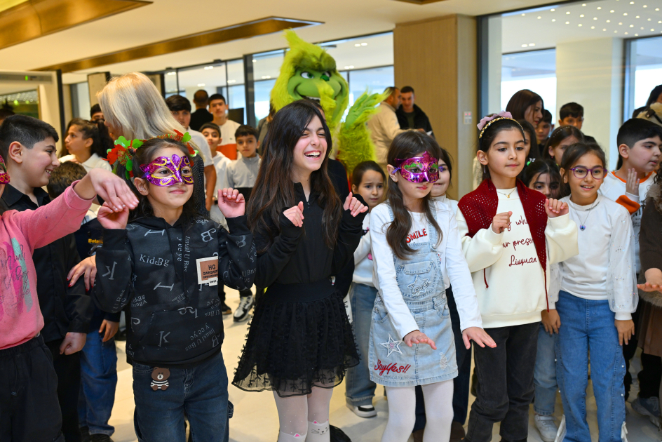 Heydar Aliyev Foundation VP Leyla Aliyeva, Arzu Aliyeva, and Alena Aliyeva attend festive celebration for children (PHOTO)