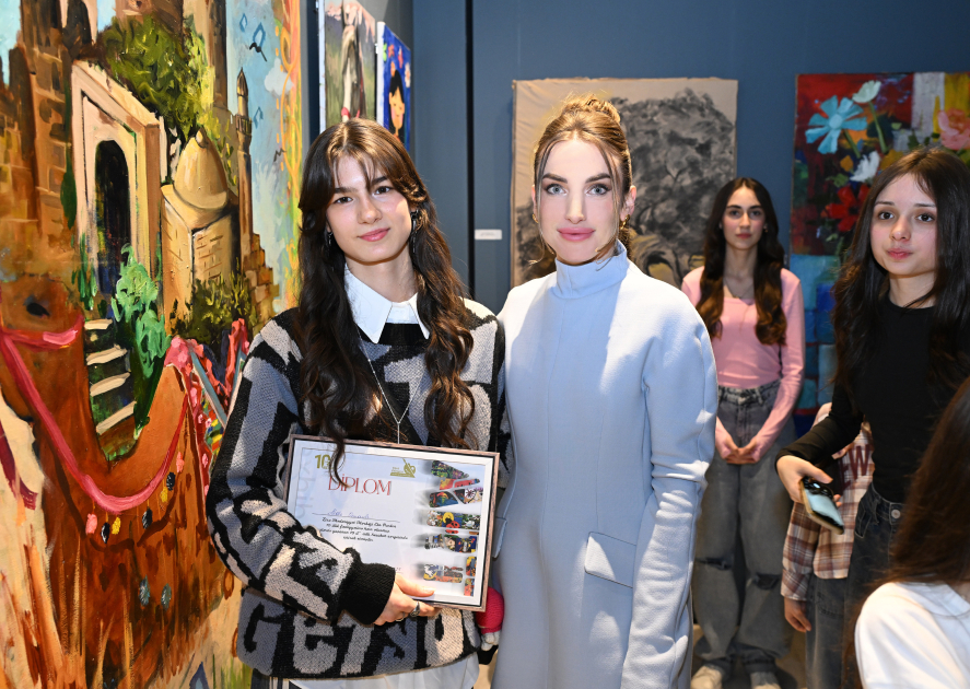 Head of Baku Media Center Arzu Aliyeva and Alena Aliyeva attend “10 Years Lived in Colors” exhibition (PHOTO)