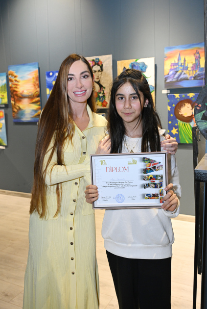 Head of Baku Media Center Arzu Aliyeva and Alena Aliyeva attend “10 Years Lived in Colors” exhibition (PHOTO)