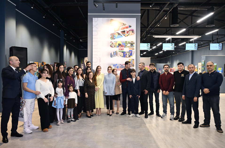 Head of Baku Media Center Arzu Aliyeva and Alena Aliyeva attend “10 Years Lived in Colors” exhibition (PHOTO)