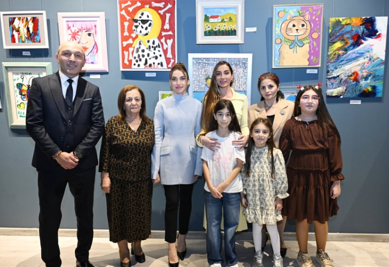 Head of Baku Media Center Arzu Aliyeva and Alena Aliyeva attend “10 Years Lived in Colors” exhibition (PHOTO)