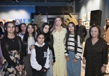Head of Baku Media Center Arzu Aliyeva and Alena Aliyeva attend “10 Years Lived in Colors” exhibition (PHOTO)