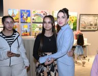 Head of Baku Media Center Arzu Aliyeva and Alena Aliyeva attend “10 Years Lived in Colors” exhibition (PHOTO)