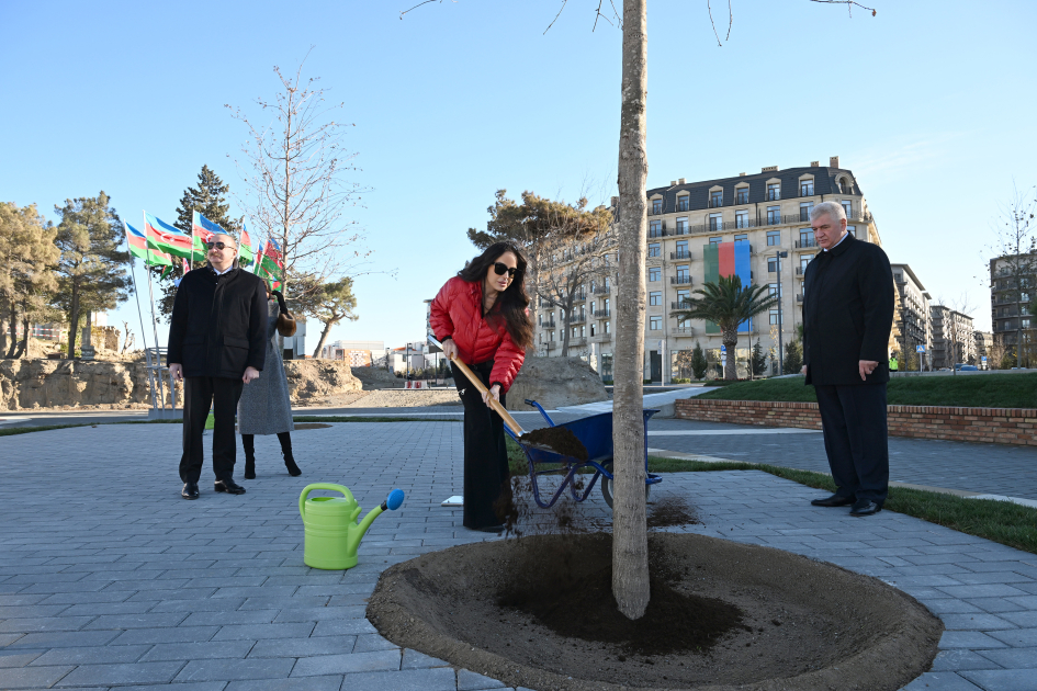 President Ilham Aliyev, First Lady Mehriban Aliyeva visit Baku White City (PHOTO/VIDEO)