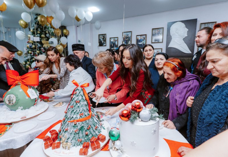 Heydar Aliyev Foundation VP Leyla Aliyeva, Head of Baku Media Center Arzu Aliyeva attend festive event at social services facility for elderly people (PHOTO)