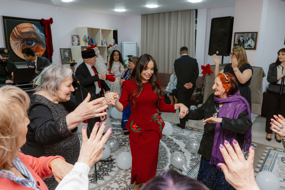 Heydar Aliyev Foundation VP Leyla Aliyeva, Head of Baku Media Center Arzu Aliyeva attend festive event at social services facility for elderly people (PHOTO)