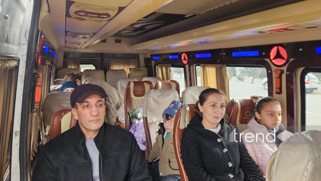 Group of ex-IDPs returning home to villages of Azerbaijan's Aghdara receive keys (PHOTO)