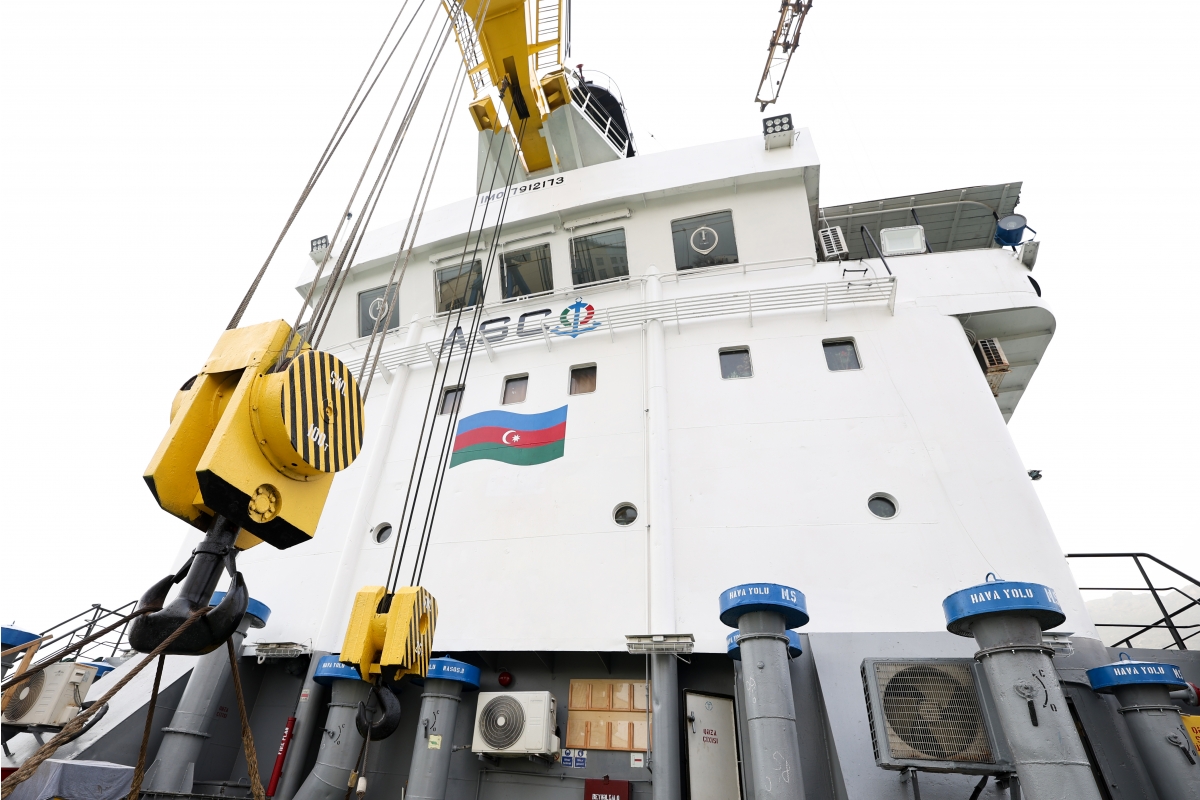 Azerbaijani ASCO's crane vessel Shirvan undergoes major repairs (PHOTO)