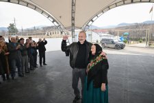 President Ilham Aliyev meets with residents of villages Asaghi Oratagh, Chilidran, Heyvali, and Chapar in Aghdara district (PHOTO)