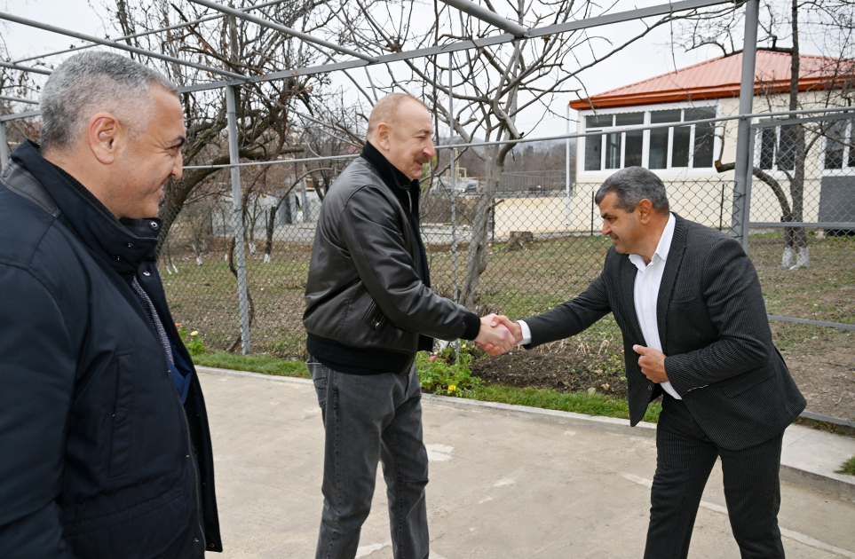 President Ilham Aliyev familiarizes himself with reconstruction work in Ashaghi Oratagh village, Aghdara district (PHOTO)