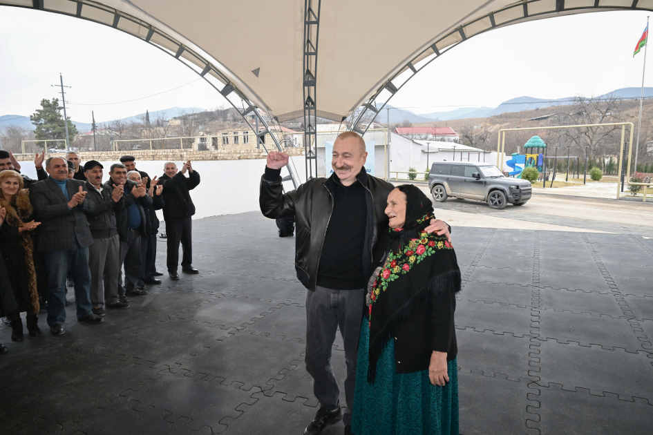 President Ilham Aliyev meets with residents of villages Asaghi Oratagh, Chilidran, Heyvali, and Chapar in Aghdara district (PHOTO)