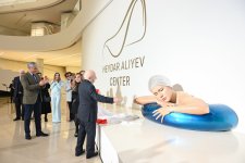 World-renowned American sculptor Carole Feuerman’s exhibition “Reborn into the Water” opens at Heydar Aliyev Center (PHOTO)