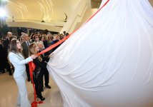 World-renowned American sculptor Carole Feuerman’s exhibition “Reborn into the Water” opens at Heydar Aliyev Center (PHOTO)