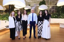 World-renowned American sculptor Carole Feuerman’s exhibition “Reborn into the Water” opens at Heydar Aliyev Center (PHOTO)