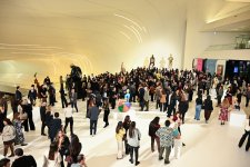 World-renowned American sculptor Carole Feuerman’s exhibition “Reborn into the Water” opens at Heydar Aliyev Center (PHOTO)