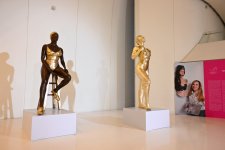 World-renowned American sculptor Carole Feuerman’s exhibition “Reborn into the Water” opens at Heydar Aliyev Center (PHOTO)