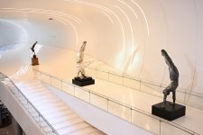 World-renowned American sculptor Carole Feuerman’s exhibition “Reborn into the Water” opens at Heydar Aliyev Center (PHOTO)