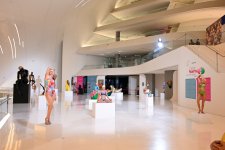 World-renowned American sculptor Carole Feuerman’s exhibition “Reborn into the Water” opens at Heydar Aliyev Center (PHOTO)