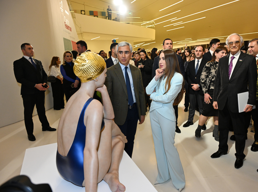 World-renowned American sculptor Carole Feuerman’s exhibition “Reborn into the Water” opens at Heydar Aliyev Center (PHOTO)