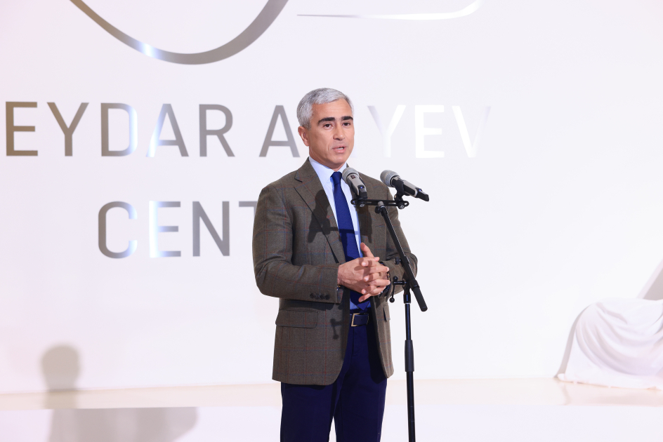 World-renowned American sculptor Carole Feuerman’s exhibition “Reborn into the Water” opens at Heydar Aliyev Center (PHOTO)