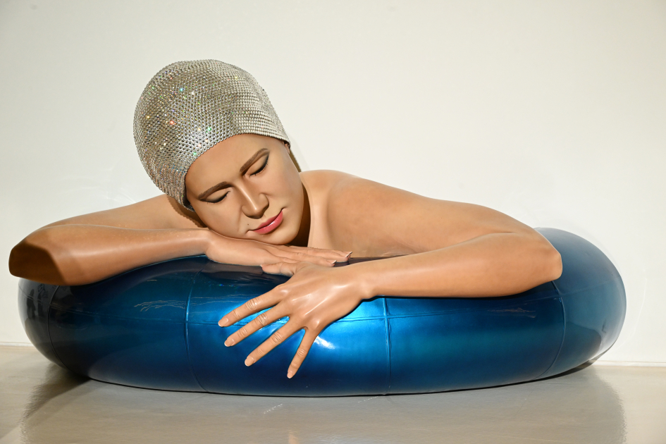 World-renowned American sculptor Carole Feuerman’s exhibition “Reborn into the Water” opens at Heydar Aliyev Center (PHOTO)