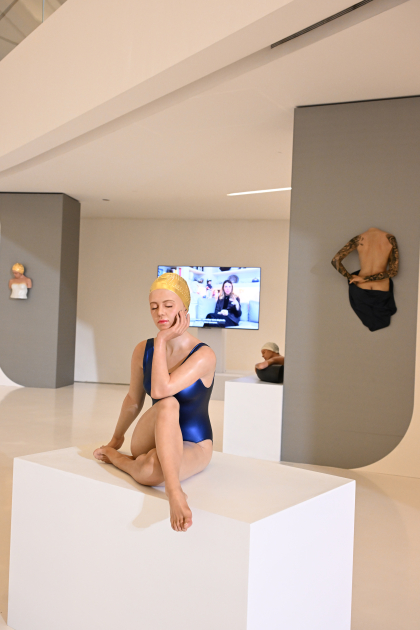 World-renowned American sculptor Carole Feuerman’s exhibition “Reborn into the Water” opens at Heydar Aliyev Center (PHOTO)