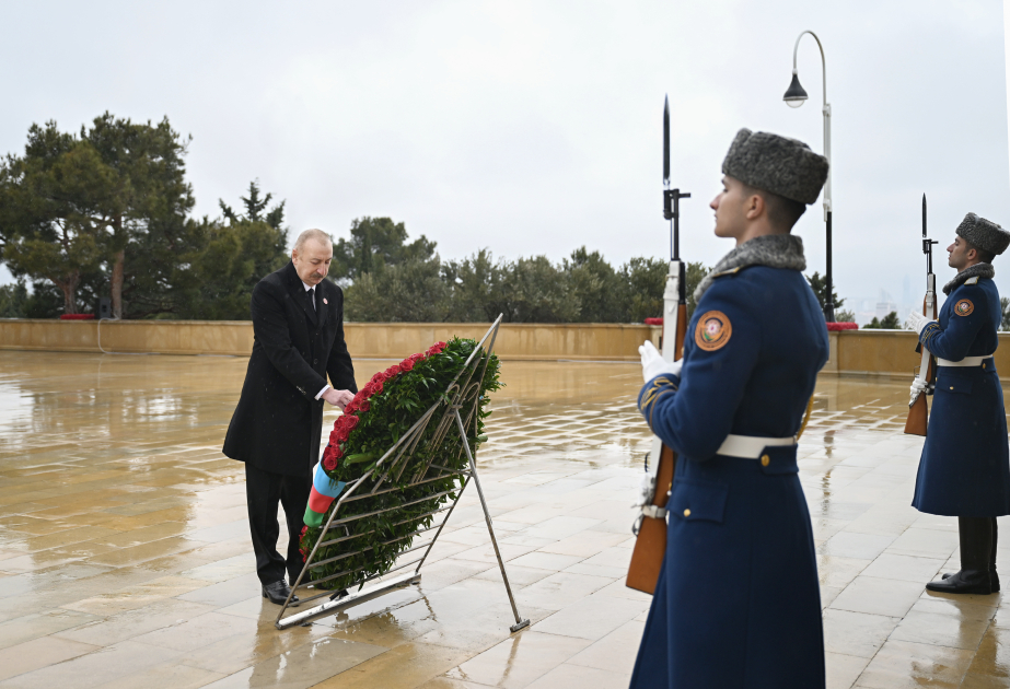 President Ilham Aliyev paid tribute to 20 January martyrs (PHOTO)