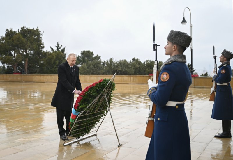 President Ilham Aliyev paid tribute to 20 January martyrs (PHOTO)