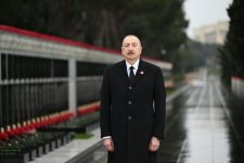 President Ilham Aliyev paid tribute to 20 January martyrs (PHOTO)