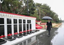 President Ilham Aliyev paid tribute to 20 January martyrs (PHOTO)