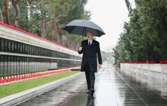 President Ilham Aliyev paid tribute to 20 January martyrs (PHOTO)