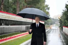 President Ilham Aliyev paid tribute to 20 January martyrs (PHOTO)