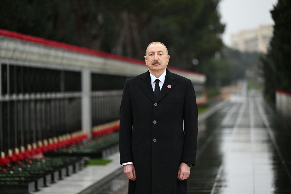President Ilham Aliyev paid tribute to 20 January martyrs (PHOTO)