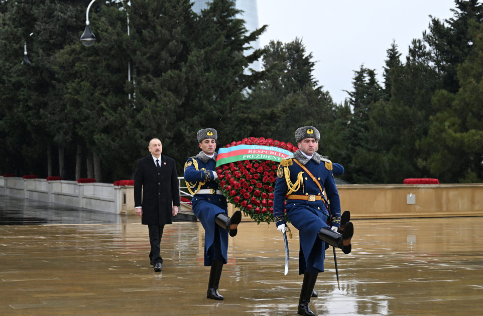 President Ilham Aliyev paid tribute to 20 January martyrs (PHOTO)